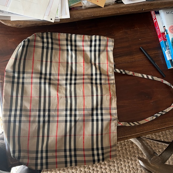 Burberry Plaid unstructured tote. - Picture 2 of 6